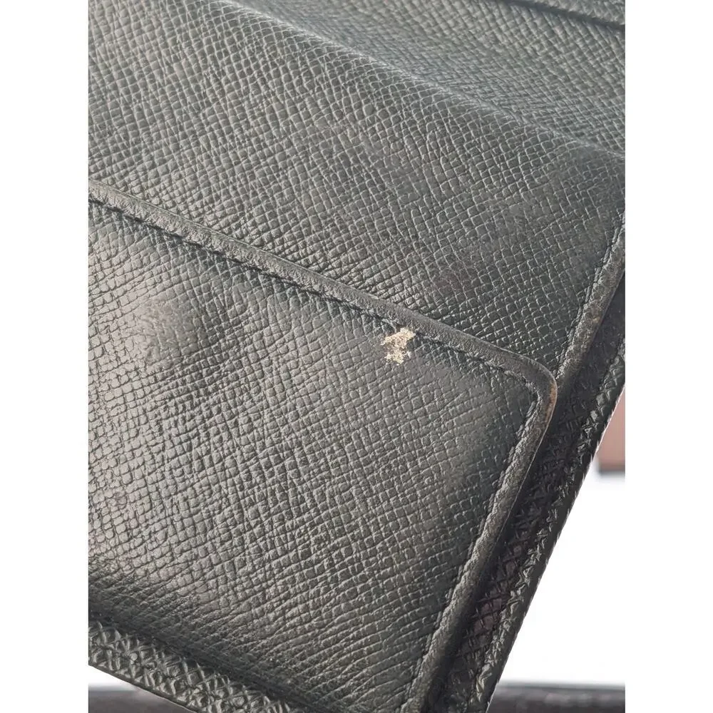 Louis Vuitton elegant louis